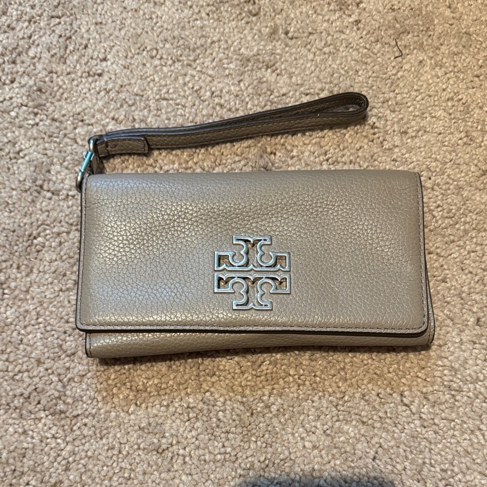 Tory Burch Pebbled Leather Gray Wristlet in Taupe